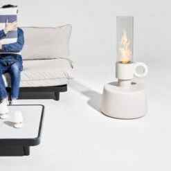 Lampe Fatboy Flamtastique - Gris Clair -Jardin Mobilier Magasin 104684 lampe huile fatboy flamtastique gris clair ambiance 2