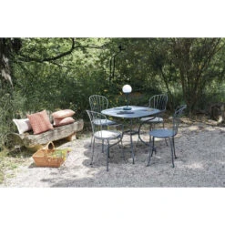 Lampe FERMOB Mooon! - Bleu Acapulco 15 Lampe FERMOB Mooon! - Bleu Acapulco -Jardin Mobilier Magasin mooon lampe bleu acapulco ambiance 4 min