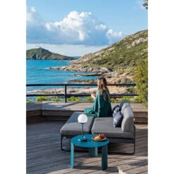 Lampe FERMOB Mooon! - Bleu Acapulco 16 Lampe FERMOB Mooon! - Bleu Acapulco -Jardin Mobilier Magasin mooon lampe bleu acapulco ambiance 5 min